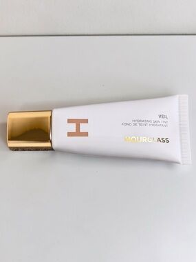Hourglass Veil Hydrating Skin Tint - 10